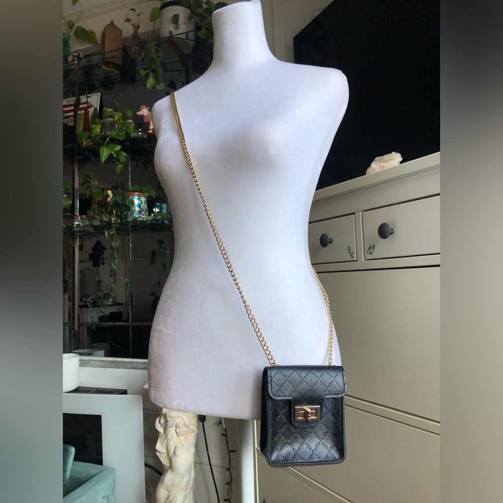 MINI GOLD CHAINED CROSSBODY BAG ✨